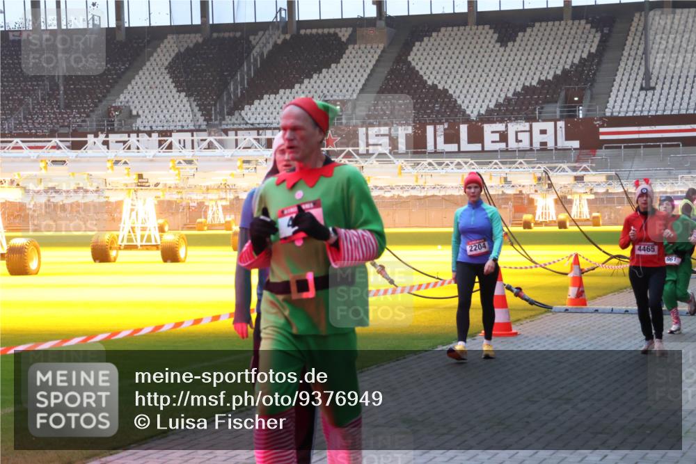 07.12.2025 - St. Pauli X-Mass-Run No. 15 Luisa Fischer http://msf.ph/oto/9376949 07.12.2025 09:59:55 Ziel 2204, 4465, 961, 488, 910, 911, 939, 961, 1120, 1763, 2186, 2204, 2207, 2529, 2657, 2729, 3147, 3345, 3513, 4029, 4051, 4052, 4465 meine-sportfotos.de