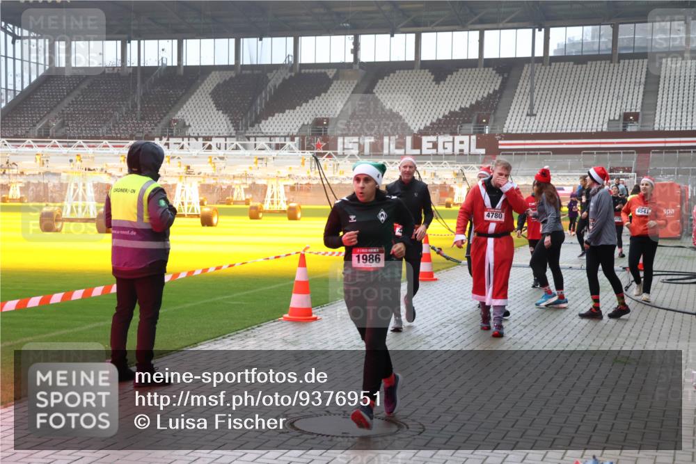 07.12.2025 - St. Pauli X-Mass-Run No. 15 Luisa Fischer http://msf.ph/oto/9376951 07.12.2025 10:25:04 Ziel 1986, 4541, 4780, 712, 897, 915, 974, 1986, 2071, 3152, 4040, 4078, 4079, 4091, 4092, 4122, 4135, 4136, 4140, 4155, 4177, 4474, 4496, 4497, 4530, 4541, 4542, 4689, 4692, 4694, 4766, 4780, 4846 meine-sportfotos.de