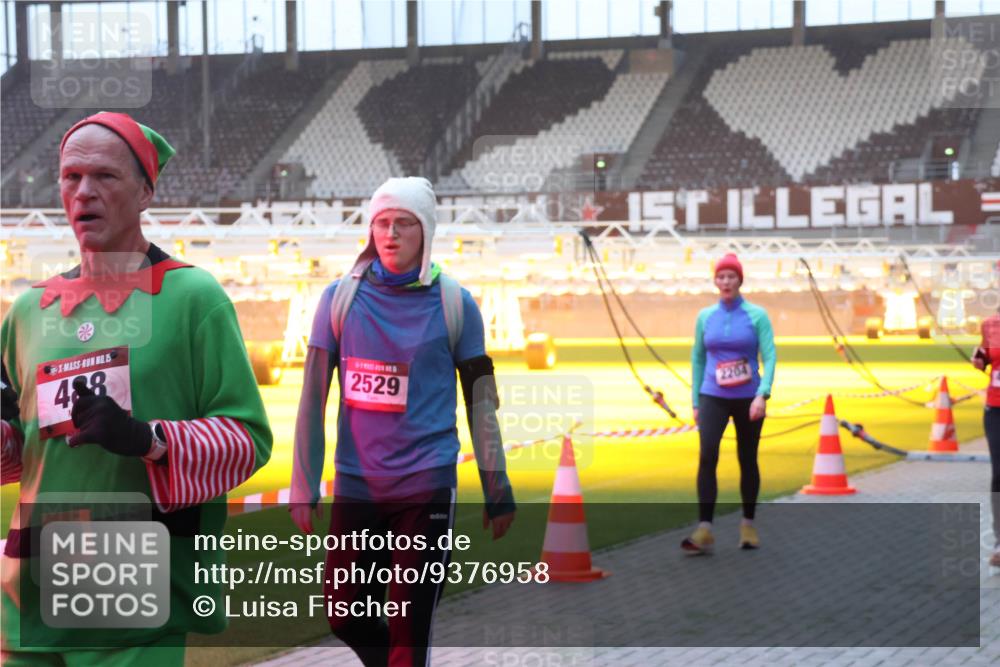07.12.2025 - St. Pauli X-Mass-Run No. 15 Luisa Fischer http://msf.ph/oto/9376958 07.12.2025 09:59:56 Ziel 15, 488, 2529, 2204, 488, 910, 911, 934, 939, 961, 1120, 1763, 2186, 2204, 2207, 2529, 2657, 2729, 3147, 3345, 3513, 4029, 4051, 4052, 4465 meine-sportfotos.de