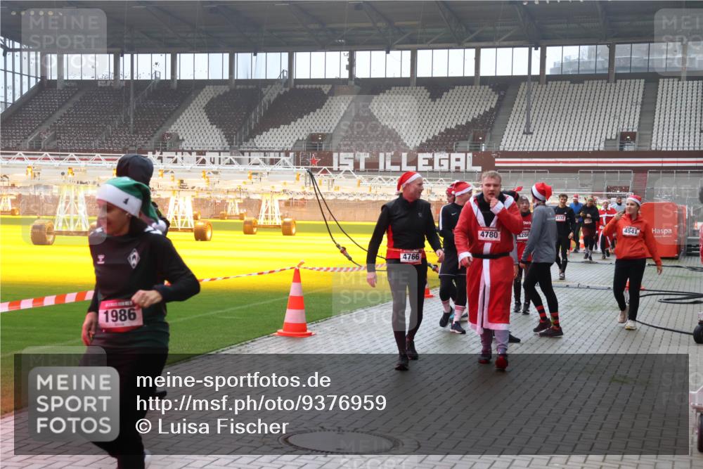 07.12.2025 - St. Pauli X-Mass-Run No. 15 Luisa Fischer http://msf.ph/oto/9376959 07.12.2025 10:25:05 Ziel 1986, 7, 4766, 4780, 4286, 4122, 4541, 712, 897, 915, 974, 1986, 2071, 3152, 4040, 4078, 4079, 4091, 4092, 4122, 4135, 4136, 4140, 4155, 4177, 4474, 4496, 4497, 4530, 4541, 4542, 4689, 4692, 4694, 4766, 4780, 4846 meine-sportfotos.de