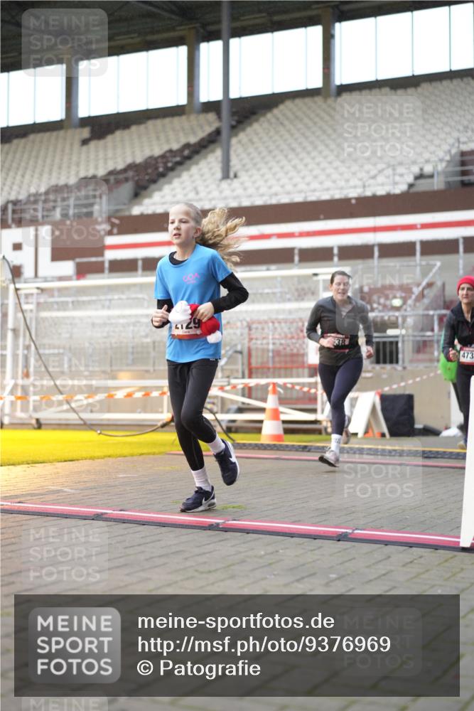 07.12.2025 - St. Pauli X-Mass-Run No. 15 Patografie http://msf.ph/oto/9376969 07.12.2025 10:06:40 Ziel 150, 562, 867, 1007, 2129, 3189, 3330, 3333, 3970, 3971, 4459, 4735, 4738 meine-sportfotos.de