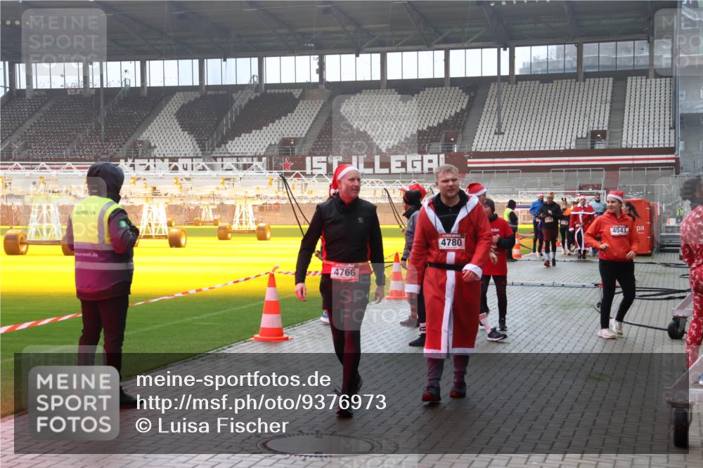 07.12.2025 - St. Pauli X-Mass-Run No. 15 Luisa Fischer http://msf.ph/oto/9376973 07.12.2025 10:25:07 Ziel 1, 4766, 4780, 4135, 4541, 712, 915, 974, 1986, 2071, 3152, 4078, 4079, 4091, 4092, 4122, 4135, 4136, 4140, 4155, 4177, 4474, 4496, 4497, 4513, 4514, 4530, 4541, 4542, 4689, 4692, 4694, 4766, 4780, 4846 meine-sportfotos.de