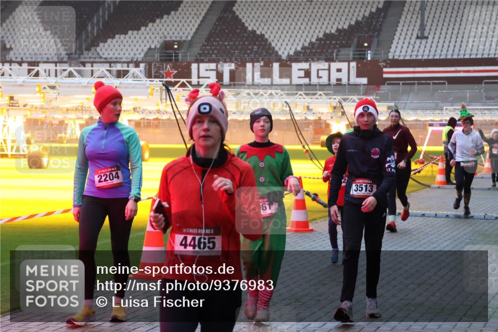 07.12.2025 - St. Pauli X-Mass-Run No. 15 Luisa Fischer http://msf.ph/oto/9376983 07.12.2025 09:59:59 Ziel 15, 2204, 15, 4465, 940, 3513, 488, 910, 911, 934, 939, 961, 1112, 1120, 1763, 2186, 2204, 2207, 2529, 2657, 2729, 2964, 3345, 3513, 4029, 4051, 4052, 4465 meine-sportfotos.de