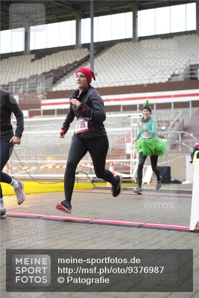 07.12.2025 - St. Pauli X-Mass-Run No. 15 Patografie http://msf.ph/oto/9376987 07.12.2025 10:06:41 Ziel 150, 217, 867, 1007, 1103, 2129, 3189, 3330, 3333, 3970, 3971, 4735, 4738 meine-sportfotos.de