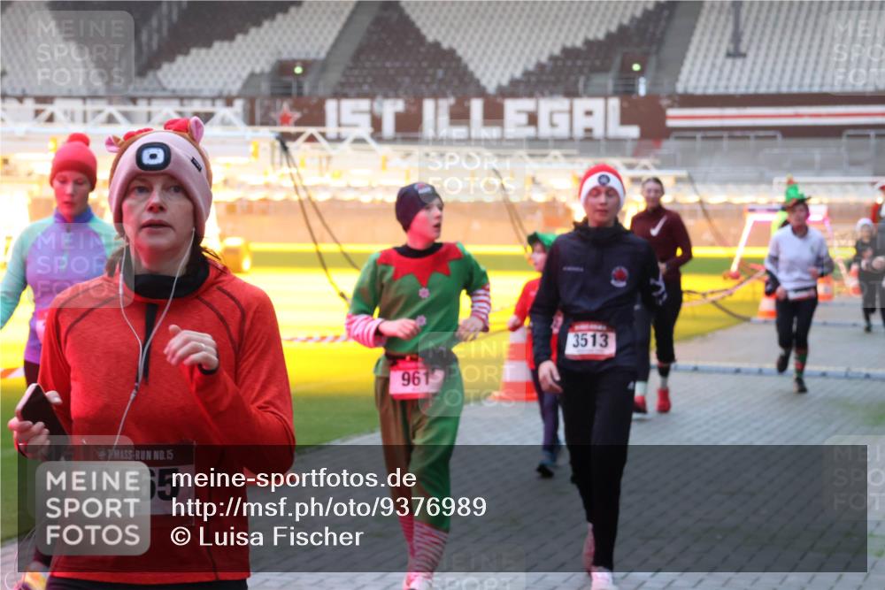 07.12.2025 - St. Pauli X-Mass-Run No. 15 Luisa Fischer http://msf.ph/oto/9376989 07.12.2025 09:59:59 Ziel 15, 4465, 961, 3513, 488, 910, 911, 934, 939, 961, 1112, 1120, 1763, 2186, 2204, 2207, 2529, 2657, 2729, 2964, 3345, 3513, 4029, 4051, 4052, 4465 meine-sportfotos.de