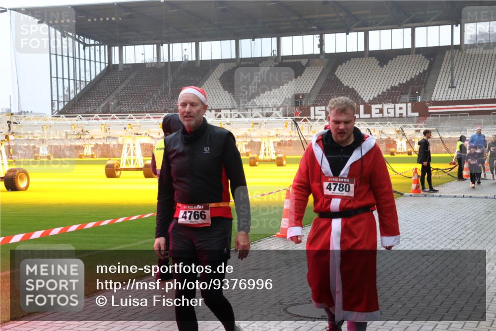 07.12.2025 - St. Pauli X-Mass-Run No. 15 Luisa Fischer http://msf.ph/oto/9376996 07.12.2025 10:25:10 Ziel 0, 4766, 15, 4780, 712, 915, 974, 1986, 2071, 3152, 4078, 4079, 4091, 4092, 4122, 4135, 4136, 4140, 4155, 4177, 4431, 4474, 4496, 4497, 4513, 4514, 4530, 4541, 4542, 4689, 4692, 4694, 4766, 4780, 4846 meine-sportfotos.de