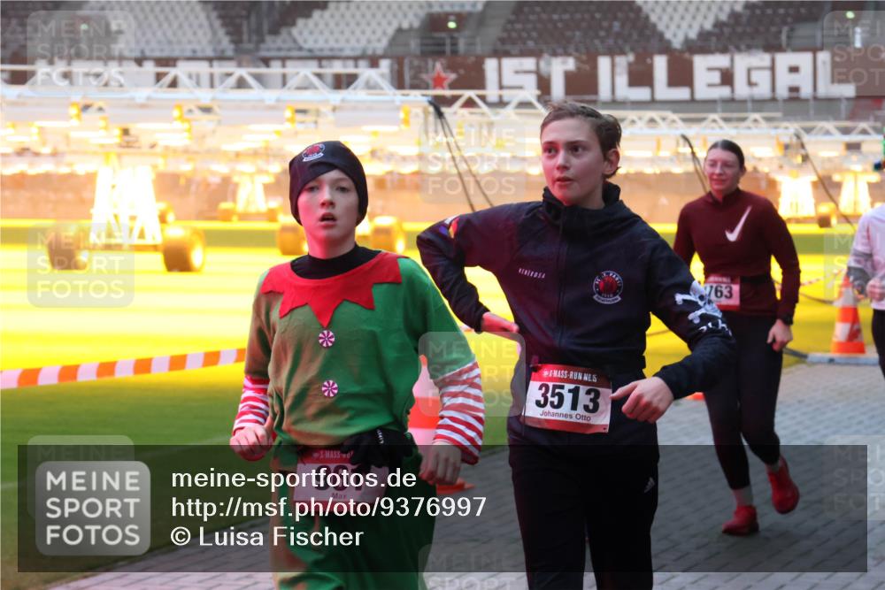 07.12.2025 - St. Pauli X-Mass-Run No. 15 Luisa Fischer http://msf.ph/oto/9376997 07.12.2025 10:00:02 Ziel 961, 1910, 15, 3513, 763, 488, 910, 911, 934, 939, 961, 1112, 1120, 1763, 2186, 2204, 2207, 2657, 2729, 2964, 3513, 4029, 4051, 4052, 4465 meine-sportfotos.de