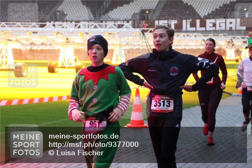 07.12.2025 - St. Pauli X-Mass-Run No. 15 Luisa Fischer http://msf.ph/oto/9377000 07.12.2025 10:00:02 Ziel 961, 15, 3513, 1910, 488, 910, 911, 934, 939, 961, 1112, 1120, 1763, 2186, 2204, 2207, 2657, 2729, 2964, 3513, 4029, 4051, 4052, 4465 meine-sportfotos.de