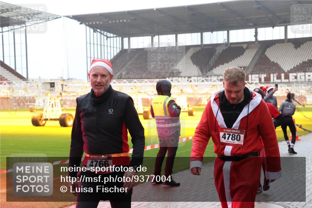 07.12.2025 - St. Pauli X-Mass-Run No. 15 Luisa Fischer http://msf.ph/oto/9377004 07.12.2025 10:25:11 Ziel 15, 4766, 15, 4780, 712, 915, 974, 1986, 2071, 3152, 4078, 4079, 4091, 4092, 4122, 4135, 4136, 4140, 4155, 4177, 4431, 4474, 4496, 4497, 4513, 4514, 4530, 4541, 4542, 4689, 4692, 4694, 4766, 4780, 4846 meine-sportfotos.de