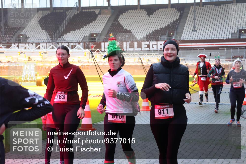 07.12.2025 - St. Pauli X-Mass-Run No. 15 Luisa Fischer http://msf.ph/oto/9377016 07.12.2025 10:00:05 Ziel 163, 15, 15, 911, 2964, 4051, 488, 910, 911, 934, 939, 961, 1112, 1120, 1763, 2186, 2204, 2207, 2657, 2729, 2964, 3513, 4029, 4051, 4052, 4465 meine-sportfotos.de