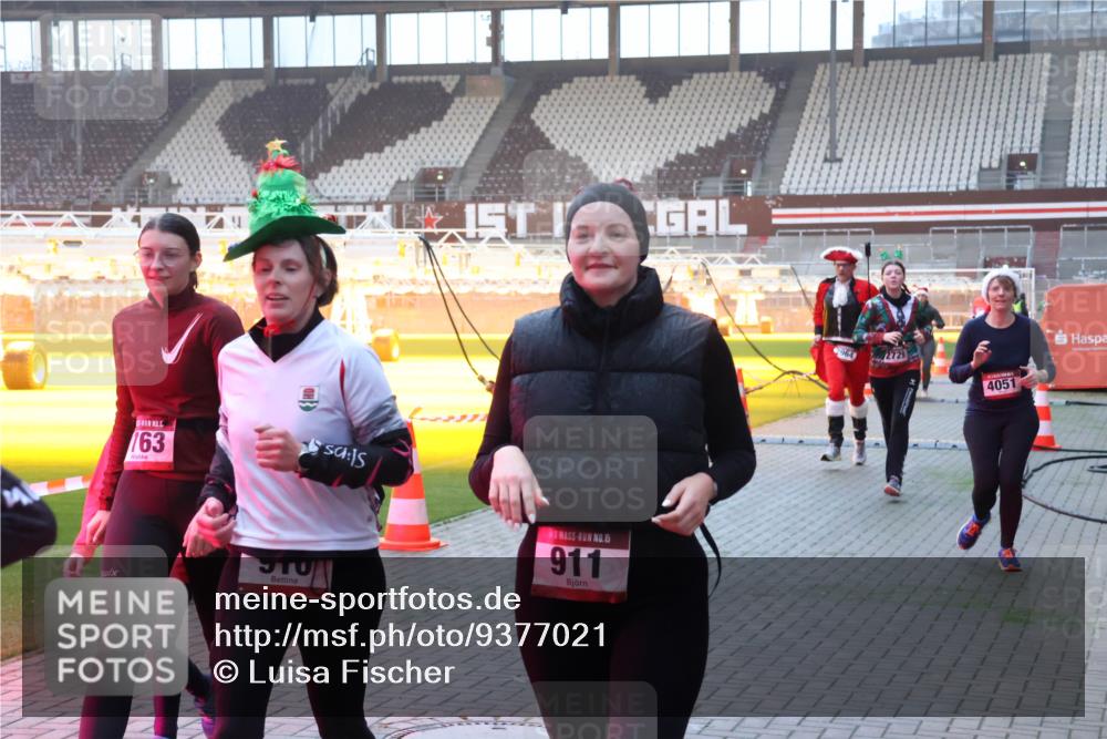 07.12.2025 - St. Pauli X-Mass-Run No. 15 Luisa Fischer http://msf.ph/oto/9377021 07.12.2025 10:00:05 Ziel 163, 15, 15, 911, 2729, 4051, 488, 910, 911, 934, 939, 961, 1112, 1120, 1763, 2186, 2204, 2207, 2657, 2729, 2964, 3513, 4029, 4051, 4052, 4465 meine-sportfotos.de