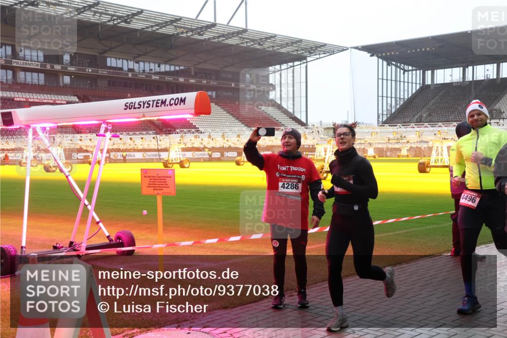 07.12.2025 - St. Pauli X-Mass-Run No. 15 Luisa Fischer http://msf.ph/oto/9377038 07.12.2025 10:25:22 Ziel 13, 7024, 4286, 4496, 915, 974, 1012, 1977, 1986, 1987, 1995, 2071, 3152, 3962, 4078, 4079, 4091, 4092, 4135, 4136, 4155, 4177, 4335, 4431, 4474, 4496, 4497, 4513, 4514, 4530, 4541, 4542, 4766, 4780, 4846 meine-sportfotos.de