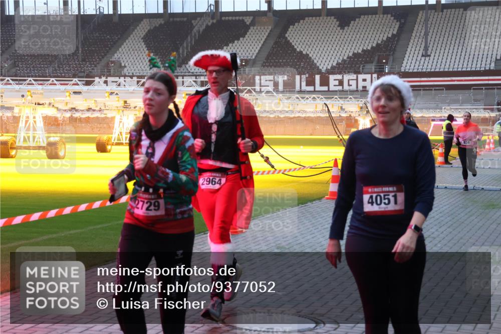 07.12.2025 - St. Pauli X-Mass-Run No. 15 Luisa Fischer http://msf.ph/oto/9377052 07.12.2025 10:00:09 Ziel 2729, 2964, 4051, 3, 934, 488, 910, 911, 934, 961, 1112, 1120, 1763, 2186, 2204, 2207, 2657, 2729, 2964, 3513, 4029, 4051, 4052, 4465 meine-sportfotos.de
