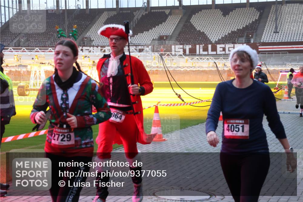 07.12.2025 - St. Pauli X-Mass-Run No. 15 Luisa Fischer http://msf.ph/oto/9377055 07.12.2025 10:00:10 Ziel 2729, 3, 964, 4051, 488, 910, 911, 934, 961, 1112, 1763, 2186, 2204, 2207, 2657, 2729, 2964, 3513, 4029, 4051, 4052, 4465 meine-sportfotos.de