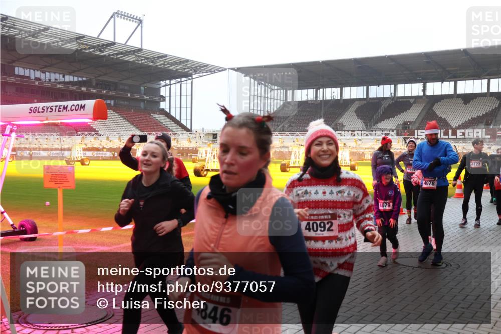07.12.2025 - St. Pauli X-Mass-Run No. 15 Luisa Fischer http://msf.ph/oto/9377057 07.12.2025 10:25:24 Ziel 4846, 4092, 4079, 469, 4078, 4122, 915, 974, 1012, 1977, 1986, 1987, 1995, 3152, 3962, 4078, 4079, 4091, 4092, 4135, 4136, 4155, 4177, 4335, 4431, 4474, 4496, 4497, 4513, 4514, 4530, 4541, 4542, 4766, 4780, 4846 meine-sportfotos.de