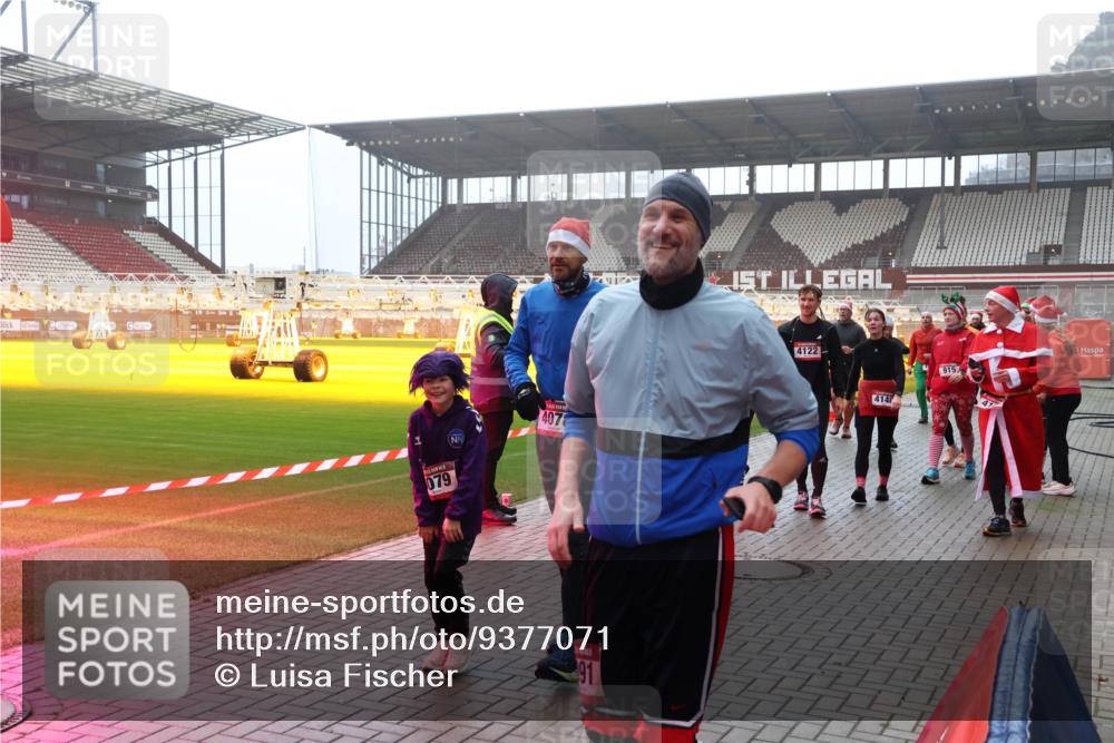 07.12.2025 - St. Pauli X-Mass-Run No. 15 Luisa Fischer http://msf.ph/oto/9377071 07.12.2025 10:25:26 Ziel 079, 407, 91, 4122, 4140, 915, 915, 974, 1012, 1977, 1987, 1995, 3152, 3962, 4078, 4079, 4091, 4092, 4121, 4135, 4136, 4155, 4177, 4201, 4204, 4284, 4335, 4431, 4474, 4496, 4497, 4513, 4514, 4530, 4541, 4542, 4766, 4780, 4846 meine-sportfotos.de