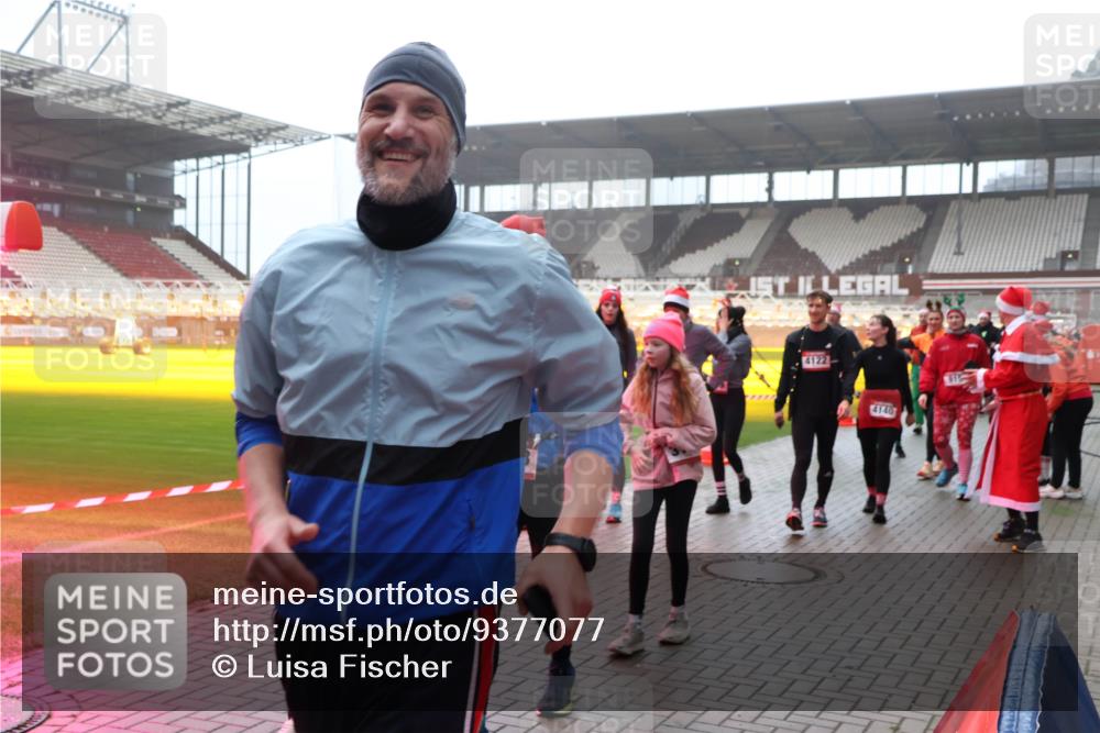 07.12.2025 - St. Pauli X-Mass-Run No. 15 Luisa Fischer http://msf.ph/oto/9377077 07.12.2025 10:25:26 Ziel 4122, 4140, 915, 974, 1012, 1977, 1987, 1995, 3152, 3962, 4078, 4079, 4091, 4092, 4121, 4135, 4136, 4155, 4177, 4201, 4204, 4284, 4335, 4431, 4474, 4496, 4497, 4513, 4514, 4530, 4541, 4542, 4766, 4780, 4846 meine-sportfotos.de