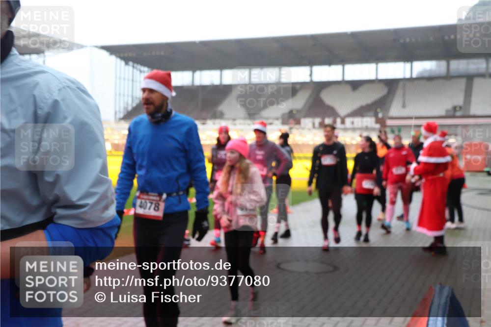 07.12.2025 - St. Pauli X-Mass-Run No. 15 Luisa Fischer http://msf.ph/oto/9377080 07.12.2025 10:25:27 Ziel 4078, 915, 974, 1012, 1977, 1987, 1995, 3152, 3962, 4078, 4079, 4091, 4092, 4118, 4119, 4121, 4135, 4136, 4155, 4177, 4201, 4204, 4284, 4335, 4431, 4474, 4496, 4497, 4513, 4514, 4530, 4541, 4542, 4766, 4780, 4846 meine-sportfotos.de