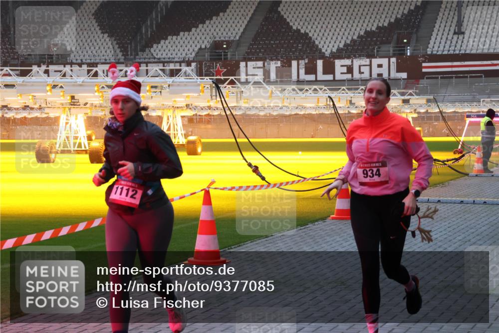 07.12.2025 - St. Pauli X-Mass-Run No. 15 Luisa Fischer http://msf.ph/oto/9377085 07.12.2025 10:00:14 Ziel 1112, 934, 488, 802, 910, 911, 934, 961, 1112, 1333, 1354, 1360, 1404, 1763, 2140, 2141, 2186, 2204, 2207, 2657, 2729, 2964, 3513, 4029, 4051, 4052, 4465 meine-sportfotos.de