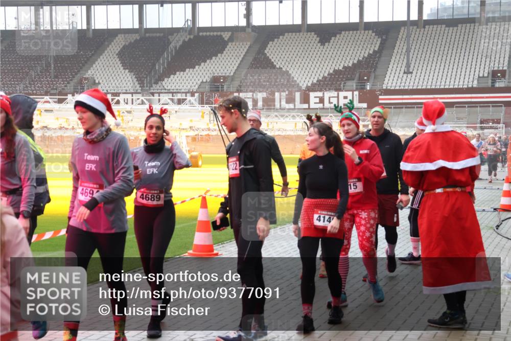 07.12.2025 - St. Pauli X-Mass-Run No. 15 Luisa Fischer http://msf.ph/oto/9377091 07.12.2025 10:25:28 Ziel 122, 469, 4689, 414, 15, 915, 974, 1012, 1977, 1987, 1995, 3152, 3962, 4078, 4079, 4091, 4092, 4118, 4119, 4121, 4135, 4136, 4155, 4177, 4201, 4204, 4284, 4335, 4431, 4474, 4482, 4485, 4496, 4497, 4513, 4514, 4530, 4541, 4542, 4766, 4780, 4846 meine-sportfotos.de