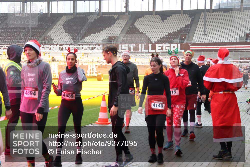 07.12.2025 - St. Pauli X-Mass-Run No. 15 Luisa Fischer http://msf.ph/oto/9377095 07.12.2025 10:25:28 Ziel 4694, 4689, 451, 4140, 15, 915, 974, 1012, 1977, 1987, 1995, 3152, 3962, 4078, 4079, 4091, 4092, 4118, 4119, 4121, 4135, 4136, 4155, 4177, 4201, 4204, 4284, 4335, 4431, 4474, 4482, 4485, 4496, 4497, 4513, 4514, 4530, 4541, 4542, 4766, 4780, 4846 meine-sportfotos.de