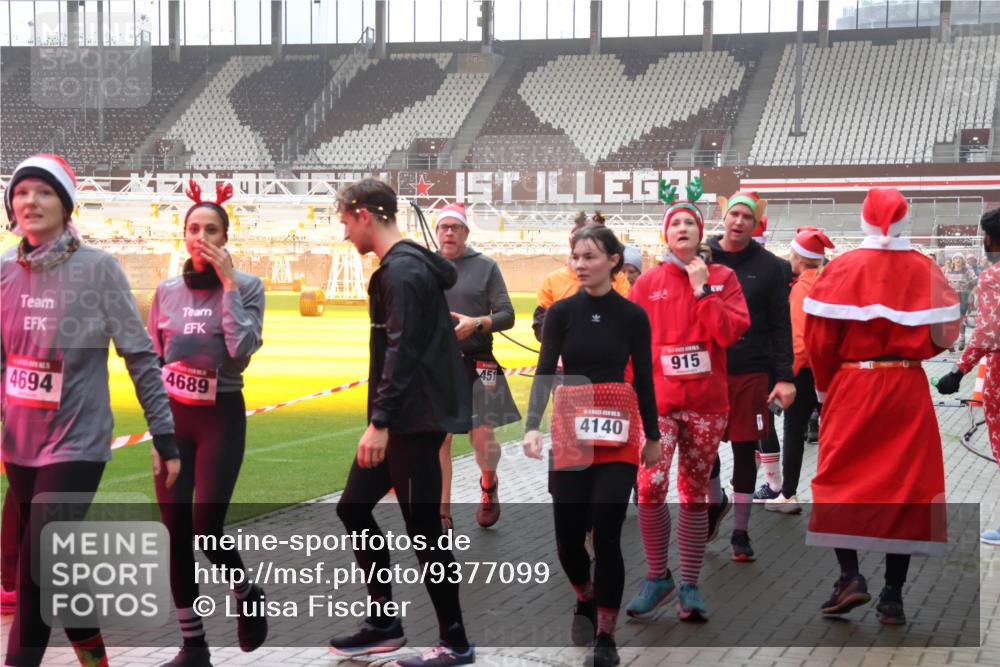 07.12.2025 - St. Pauli X-Mass-Run No. 15 Luisa Fischer http://msf.ph/oto/9377099 07.12.2025 10:25:29 Ziel 4689, 4694, 451, 4140, 915, 915, 974, 1012, 1247, 1977, 1987, 1995, 3152, 3962, 4078, 4079, 4091, 4092, 4118, 4119, 4121, 4135, 4136, 4155, 4177, 4201, 4204, 4284, 4335, 4431, 4445, 4474, 4482, 4485, 4496, 4497, 4513, 4514, 4530, 4541, 4542, 4766, 4780, 4846 meine-sportfotos.de
