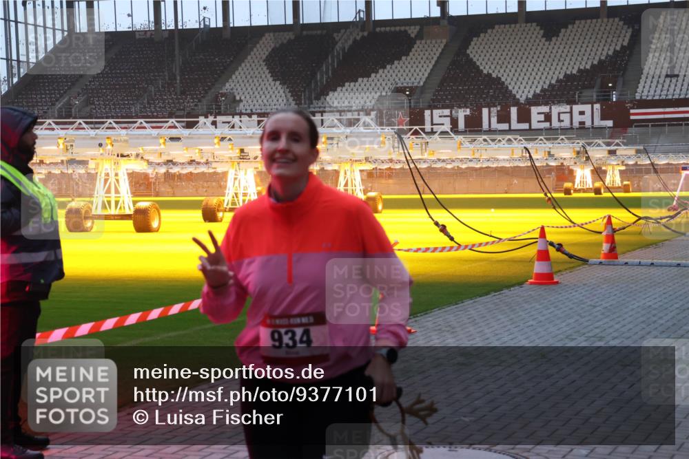 07.12.2025 - St. Pauli X-Mass-Run No. 15 Luisa Fischer http://msf.ph/oto/9377101 07.12.2025 10:00:16 Ziel 934, 488, 802, 910, 911, 934, 961, 1112, 1333, 1354, 1360, 1404, 1763, 2140, 2141, 2186, 2204, 2207, 2729, 2964, 3513, 4029, 4051, 4052, 4465 meine-sportfotos.de
