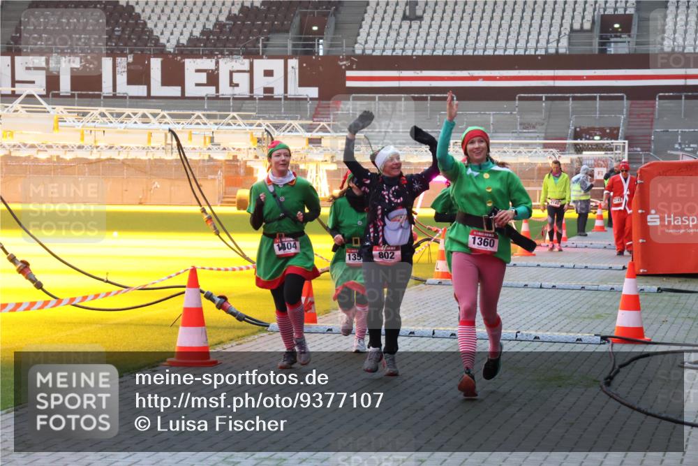 07.12.2025 - St. Pauli X-Mass-Run No. 15 Luisa Fischer http://msf.ph/oto/9377107 07.12.2025 10:00:27 Ziel 1404, 135, 802, 1360, 1, 2141, 488, 802, 910, 911, 934, 1112, 1333, 1354, 1360, 1404, 1763, 2140, 2141, 2186, 2729, 2964, 3513, 4051, 4052, 4129, 4465 meine-sportfotos.de