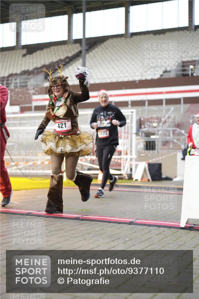 07.12.2025 - St. Pauli X-Mass-Run No. 15 Patografie http://msf.ph/oto/9377110 07.12.2025 10:06:57 Ziel 217, 366, 421, 792, 867, 972, 975, 1007, 1103, 1505, 1572, 1735, 1736, 3189, 3414, 3945, 4354 meine-sportfotos.de
