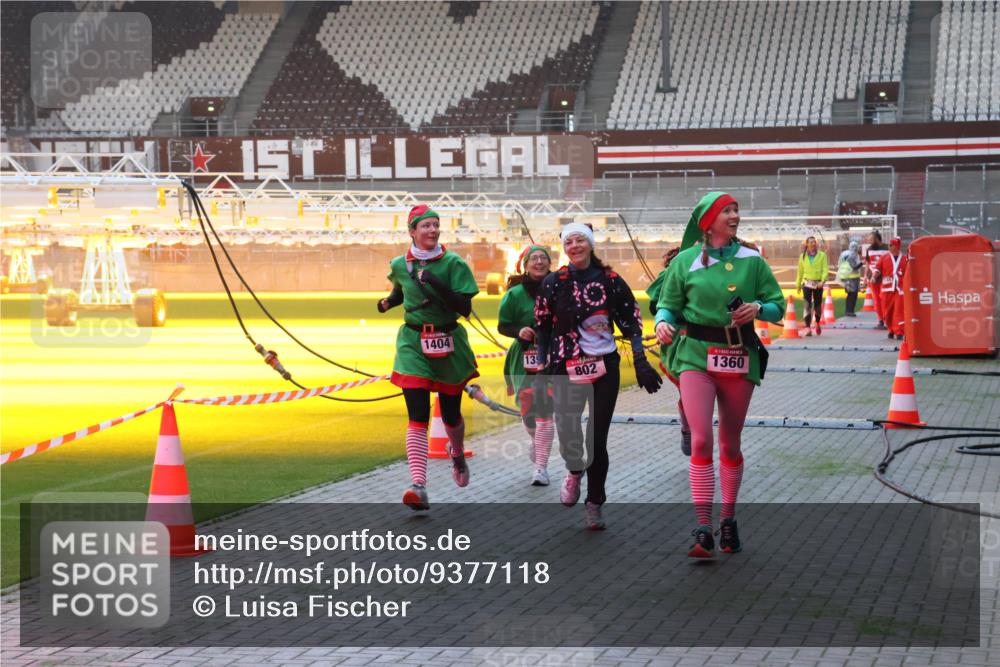 07.12.2025 - St. Pauli X-Mass-Run No. 15 Luisa Fischer http://msf.ph/oto/9377118 07.12.2025 10:00:29 Ziel 1404, 13, 802, 1360, 04, 488, 802, 910, 911, 934, 1112, 1333, 1354, 1360, 1404, 1763, 2140, 2141, 2186, 2729, 2964, 3336, 3513, 4051, 4052, 4129, 4465 meine-sportfotos.de
