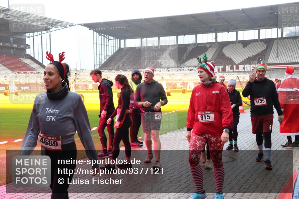 07.12.2025 - St. Pauli X-Mass-Run No. 15 Luisa Fischer http://msf.ph/oto/9377121 07.12.2025 10:25:32 Ziel 451, 15, 915, 15, 4689, 4135, 915, 974, 1012, 1247, 1631, 1977, 1987, 1995, 2029, 3152, 3962, 4078, 4079, 4091, 4092, 4118, 4119, 4121, 4135, 4136, 4155, 4177, 4201, 4204, 4284, 4335, 4431, 4445, 4474, 4482, 4485, 4496, 4497, 4513, 4514, 4530, 4541, 4542, 4846 meine-sportfotos.de