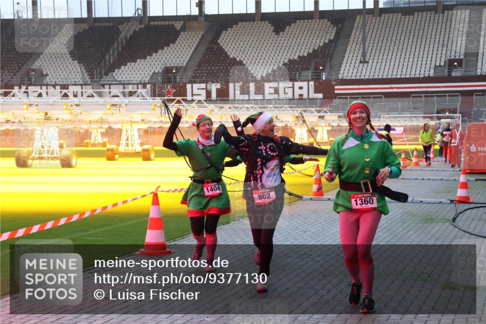 07.12.2025 - St. Pauli X-Mass-Run No. 15 Luisa Fischer http://msf.ph/oto/9377130 07.12.2025 10:00:30 Ziel 1404, 802, 5, 1360, 488, 802, 910, 911, 934, 1112, 1333, 1354, 1360, 1404, 1763, 2140, 2141, 2186, 2729, 2964, 3336, 3513, 4051, 4052, 4129, 4465 meine-sportfotos.de