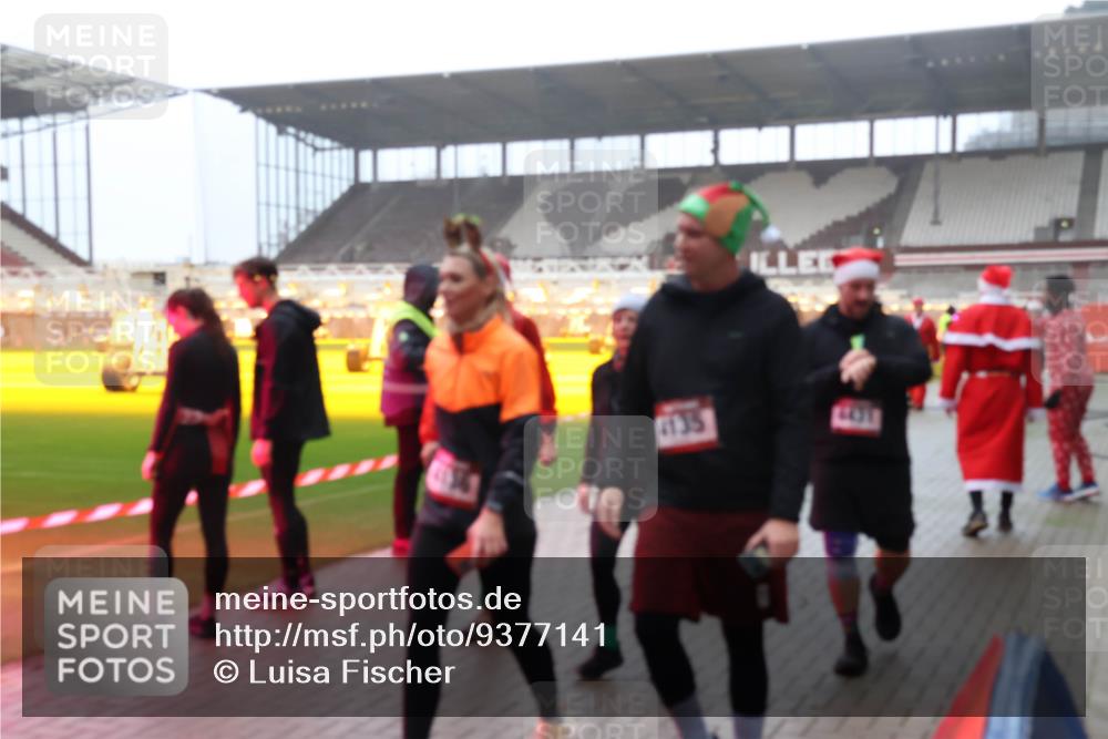 07.12.2025 - St. Pauli X-Mass-Run No. 15 Luisa Fischer http://msf.ph/oto/9377141 07.12.2025 10:25:35 Ziel 1135, 201, 11, 915, 974, 1012, 1247, 1631, 1977, 1987, 1995, 2029, 3152, 3962, 4078, 4079, 4091, 4092, 4118, 4119, 4121, 4135, 4136, 4155, 4177, 4201, 4204, 4284, 4335, 4431, 4445, 4474, 4482, 4485, 4496, 4497, 4513, 4514, 4530, 4846 meine-sportfotos.de