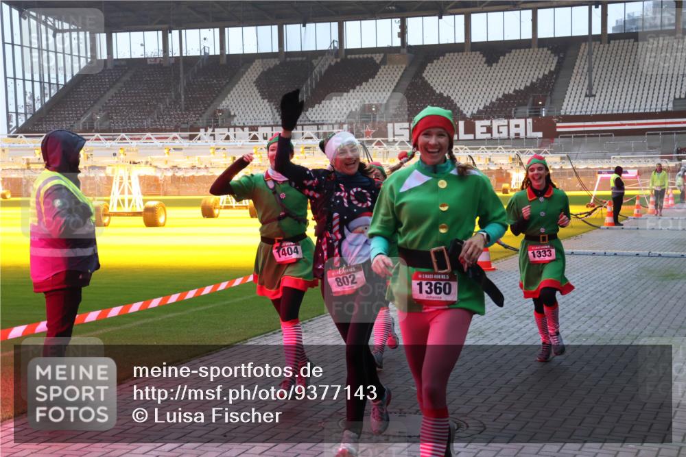 07.12.2025 - St. Pauli X-Mass-Run No. 15 Luisa Fischer http://msf.ph/oto/9377143 07.12.2025 10:00:31 Ziel 404, 802, 15, 1360, 1333, 802, 910, 911, 934, 1112, 1333, 1354, 1360, 1404, 1763, 2140, 2141, 2186, 2729, 2964, 3336, 3513, 4051, 4129 meine-sportfotos.de
