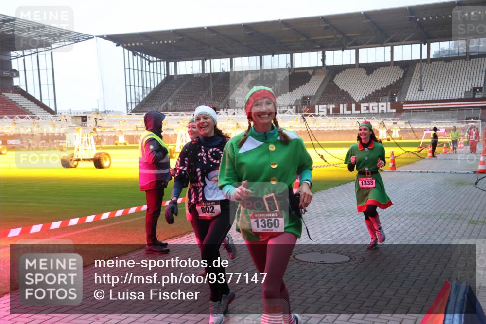 07.12.2025 - St. Pauli X-Mass-Run No. 15 Luisa Fischer http://msf.ph/oto/9377147 07.12.2025 10:00:32 Ziel 802, 15, 1360, 1333, 802, 910, 911, 934, 1112, 1333, 1354, 1360, 1404, 2140, 2141, 2186, 2729, 2964, 3336, 3513, 4129 meine-sportfotos.de
