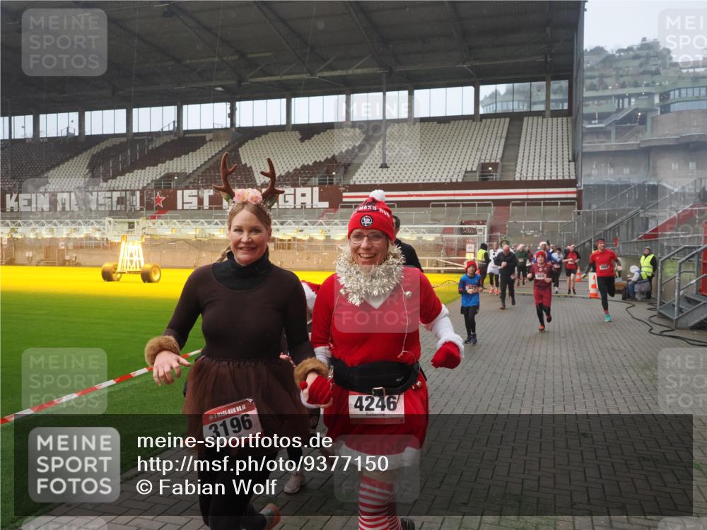 07.12.2025 - St. Pauli X-Mass-Run No. 15 Fabian Wolf http://msf.ph/oto/9377150 07.12.2025 10:06:09 Ziel 127, 148, 180, 424, 468, 676, 805, 834, 893, 967, 969, 1119, 1788, 1937, 2756, 2757, 2894, 2968, 3093, 3172, 3196, 3812, 3814, 3857, 3859, 4235, 4236, 4237, 4246, 4251, 4657, 4665, 4670, 4676, 4736, 4739 meine-sportfotos.de