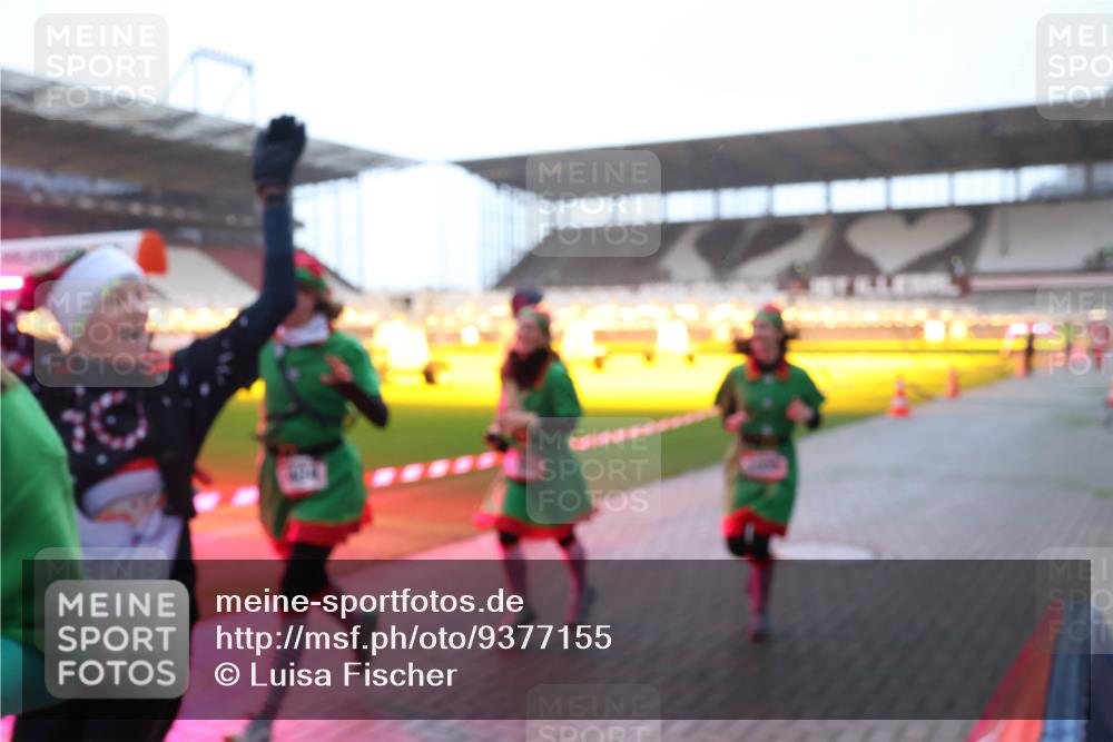 07.12.2025 - St. Pauli X-Mass-Run No. 15 Luisa Fischer http://msf.ph/oto/9377155 07.12.2025 10:00:33 Ziel 10, 802, 910, 911, 934, 1112, 1333, 1354, 1360, 1404, 2140, 2141, 2186, 2729, 2964, 3336, 4129 meine-sportfotos.de