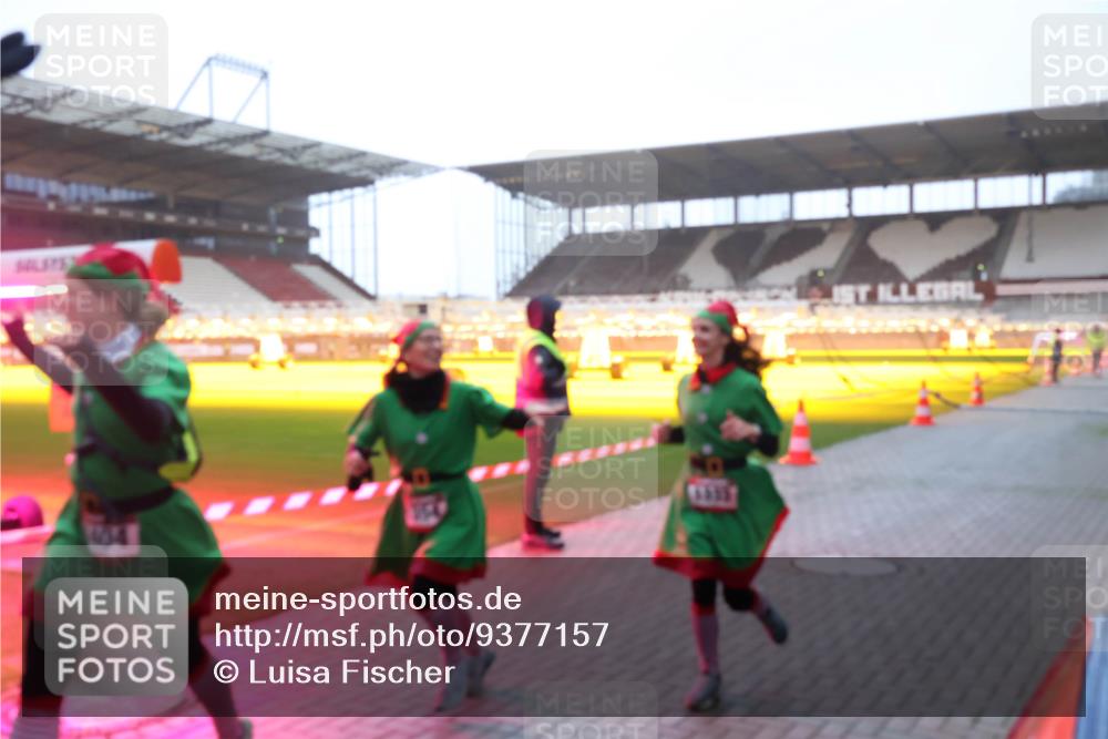 07.12.2025 - St. Pauli X-Mass-Run No. 15 Luisa Fischer http://msf.ph/oto/9377157 07.12.2025 10:00:33 Ziel 104, 802, 910, 911, 934, 1112, 1333, 1354, 1360, 1404, 2140, 2141, 2186, 2729, 2964, 3336, 4129 meine-sportfotos.de