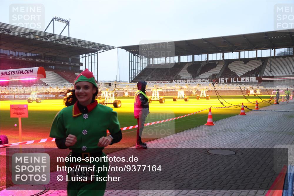 07.12.2025 - St. Pauli X-Mass-Run No. 15 Luisa Fischer http://msf.ph/oto/9377164 07.12.2025 10:00:34 Ziel 5, 1333, 802, 910, 911, 934, 1112, 1333, 1354, 1360, 1404, 2140, 2141, 2186, 2729, 2964, 3336, 4129 meine-sportfotos.de