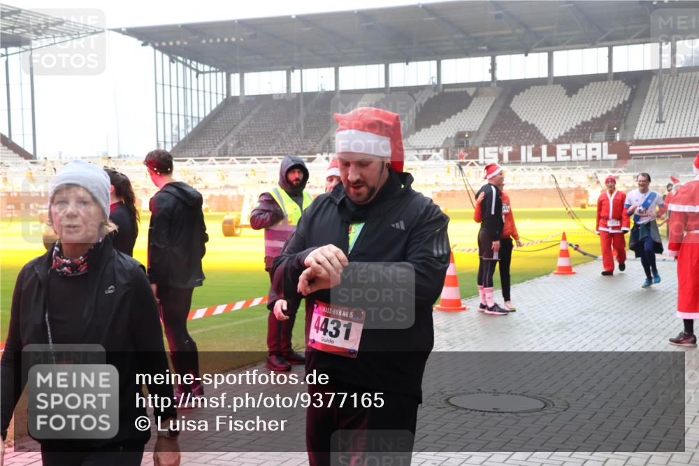 07.12.2025 - St. Pauli X-Mass-Run No. 15 Luisa Fischer http://msf.ph/oto/9377165 07.12.2025 10:25:37 Ziel 15, 4431, 1012, 915, 974, 1012, 1247, 1631, 1977, 1987, 1995, 2029, 3152, 3962, 4078, 4079, 4091, 4092, 4118, 4119, 4121, 4135, 4136, 4155, 4177, 4201, 4204, 4284, 4335, 4431, 4445, 4474, 4482, 4485, 4496, 4497, 4513, 4514, 4530, 4846 meine-sportfotos.de
