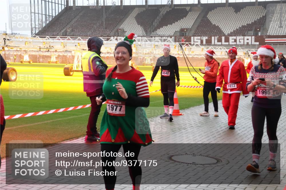 07.12.2025 - St. Pauli X-Mass-Run No. 15 Luisa Fischer http://msf.ph/oto/9377175 07.12.2025 10:25:43 Ziel 1977, 4542, 4541, 1012, 1995, 915, 974, 1012, 1247, 1631, 1977, 1987, 1995, 2029, 2680, 3152, 3962, 4091, 4092, 4118, 4119, 4121, 4162, 4164, 4177, 4201, 4202, 4204, 4284, 4335, 4372, 4373, 4431, 4445, 4474, 4482, 4485, 4496, 4497, 4513, 4514, 4530, 4846 meine-sportfotos.de