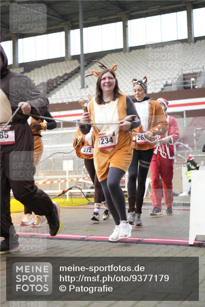 07.12.2025 - St. Pauli X-Mass-Run No. 15 Patografie http://msf.ph/oto/9377179 07.12.2025 10:07:17 Ziel 256, 265, 272, 517, 657, 685, 716, 767, 1187, 1234, 2983, 3414 meine-sportfotos.de