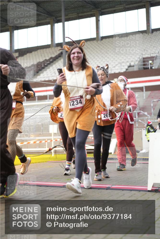 07.12.2025 - St. Pauli X-Mass-Run No. 15 Patografie http://msf.ph/oto/9377184 07.12.2025 10:07:17 Ziel 256, 265, 272, 517, 657, 685, 716, 767, 1187, 1234, 2983, 3414 meine-sportfotos.de