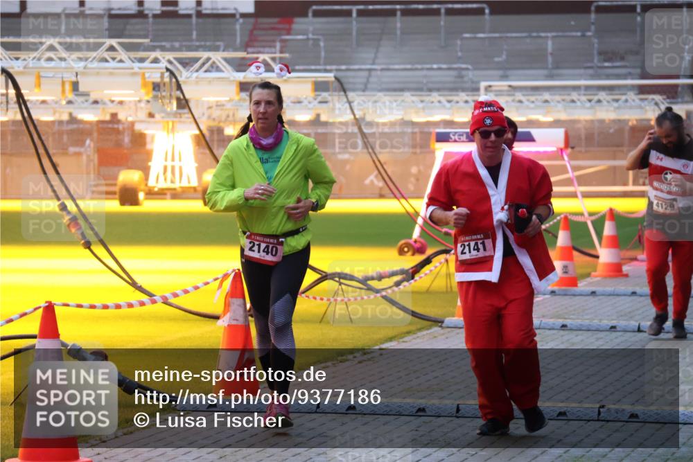 07.12.2025 - St. Pauli X-Mass-Run No. 15 Luisa Fischer http://msf.ph/oto/9377186 07.12.2025 10:00:42 Ziel 15, 2140, 15, 2141, 4129, 802, 934, 1112, 1333, 1354, 1360, 1404, 1418, 1976, 2140, 2141, 2729, 2964, 3336, 4129 meine-sportfotos.de