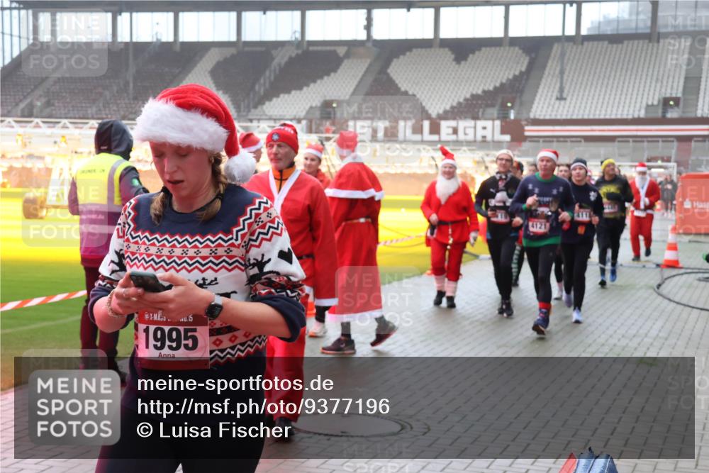 07.12.2025 - St. Pauli X-Mass-Run No. 15 Luisa Fischer http://msf.ph/oto/9377196 07.12.2025 10:25:46 Ziel 15, 1995, 4121, 129, 404, 1012, 1247, 1631, 1977, 1987, 1995, 2029, 2680, 3742, 3962, 4118, 4119, 4121, 4162, 4164, 4201, 4202, 4204, 4284, 4335, 4372, 4373, 4431, 4445, 4474, 4482, 4485, 4513, 4514, 4846 meine-sportfotos.de
