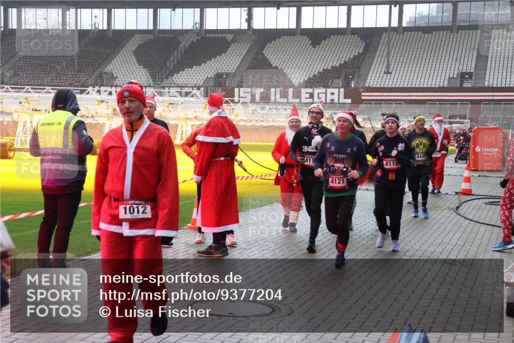 07.12.2025 - St. Pauli X-Mass-Run No. 15 Luisa Fischer http://msf.ph/oto/9377204 07.12.2025 10:25:47 Ziel 1012, 1631, 4445, 411, 4118, 4121, 50, 129, 211, 404, 1012, 1069, 1247, 1631, 1977, 1987, 1995, 2029, 2680, 3742, 3962, 4118, 4119, 4121, 4162, 4164, 4201, 4202, 4204, 4284, 4335, 4372, 4373, 4431, 4445, 4474, 4482, 4485, 4513, 4514, 4846 meine-sportfotos.de