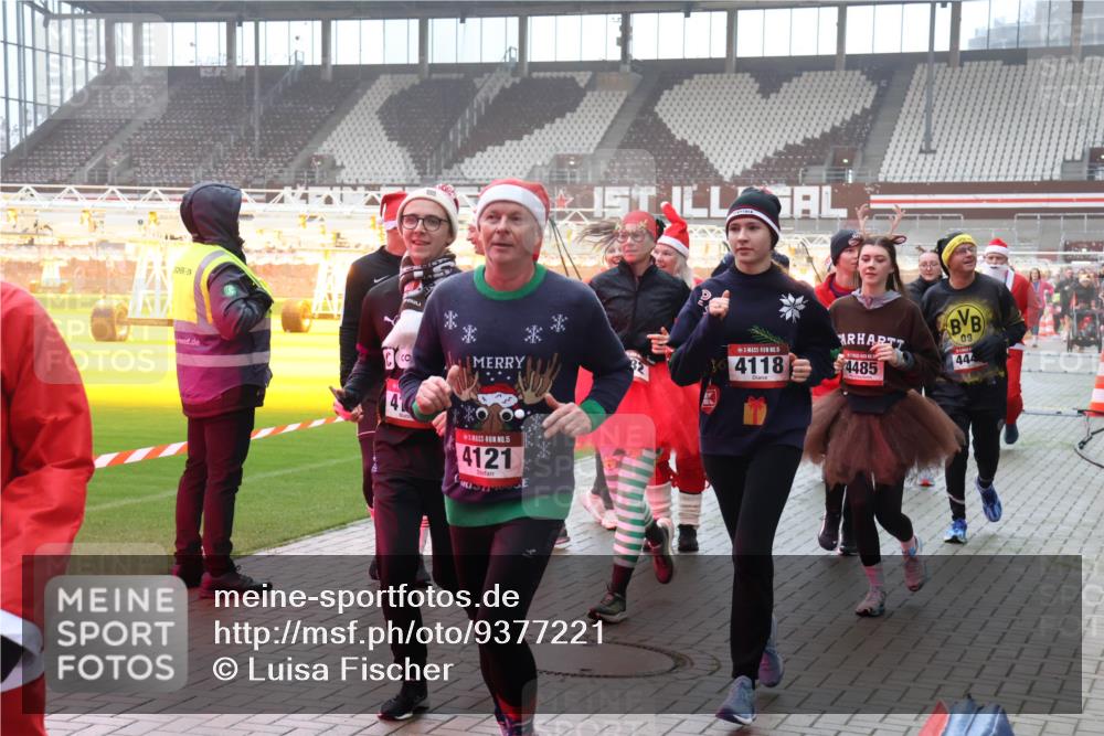 07.12.2025 - St. Pauli X-Mass-Run No. 15 Luisa Fischer http://msf.ph/oto/9377221 07.12.2025 10:25:49 Ziel 15, 4118, 4485, 09, 444, 41, 15, 4121, 50, 129, 211, 404, 1012, 1069, 1247, 1631, 1977, 1987, 1995, 2029, 2680, 3742, 3962, 4118, 4119, 4121, 4162, 4164, 4201, 4202, 4204, 4284, 4335, 4372, 4373, 4431, 4445, 4474, 4482, 4485, 4501, 4513, 4514, 4846 meine-sportfotos.de