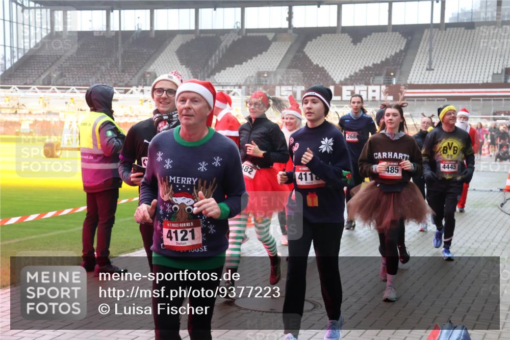 07.12.2025 - St. Pauli X-Mass-Run No. 15 Luisa Fischer http://msf.ph/oto/9377223 07.12.2025 10:25:49 Ziel 82, 4118, 15, 4121, 268, 09, 485, 4445, 50, 129, 211, 404, 1012, 1069, 1247, 1631, 1977, 1987, 1995, 2029, 2680, 3742, 3962, 4118, 4119, 4121, 4162, 4164, 4201, 4202, 4204, 4284, 4335, 4372, 4373, 4431, 4445, 4474, 4482, 4485, 4501, 4513, 4514, 4846 meine-sportfotos.de