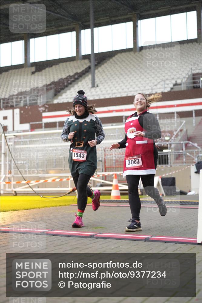 07.12.2025 - St. Pauli X-Mass-Run No. 15 Patografie http://msf.ph/oto/9377234 07.12.2025 10:07:26 Ziel 256, 265, 272, 517, 657, 685, 716, 767, 1187, 1234, 1543, 3003 meine-sportfotos.de