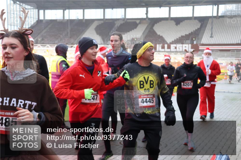 07.12.2025 - St. Pauli X-Mass-Run No. 15 Luisa Fischer http://msf.ph/oto/9377243 07.12.2025 10:25:52 Ziel 485, 247, 09, 4445, 029, 4201, 50, 129, 211, 369, 374, 387, 398, 404, 1012, 1069, 1247, 1631, 1977, 1987, 1995, 2029, 2104, 2680, 3742, 3779, 3962, 4118, 4119, 4121, 4162, 4164, 4201, 4202, 4204, 4284, 4335, 4372, 4373, 4431, 4445, 4474, 4482, 4485, 4501, 4513, 4514, 4846 meine-sportfotos.de